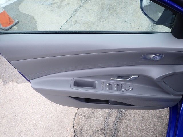 Used 2023 Hyundai Elantra SEL image 19
