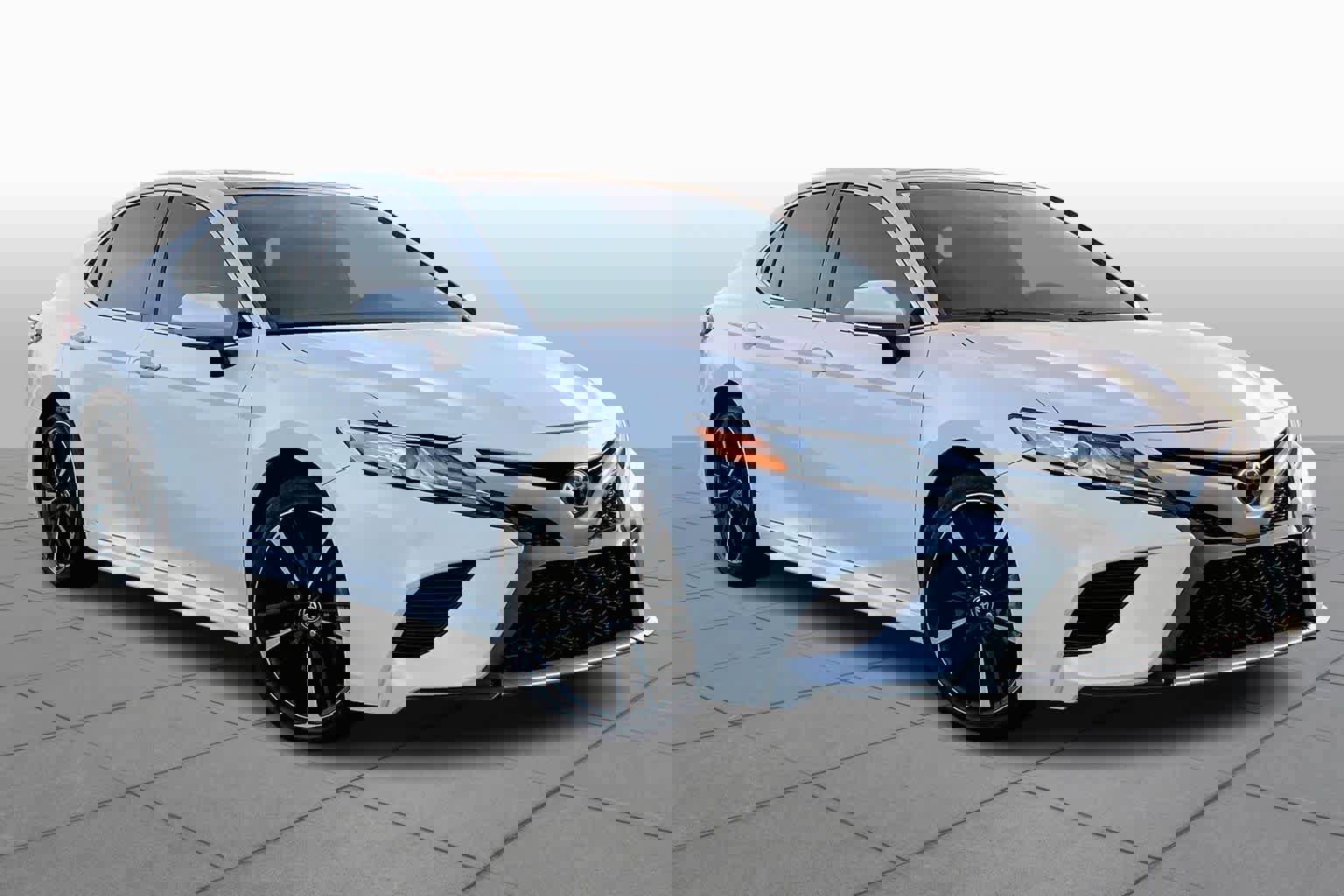 Used 2020 Toyota Camry XSE image 3