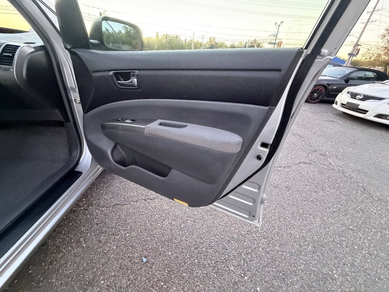 Used 2007 Toyota Prius w/ Pkg 2 FWD image 46