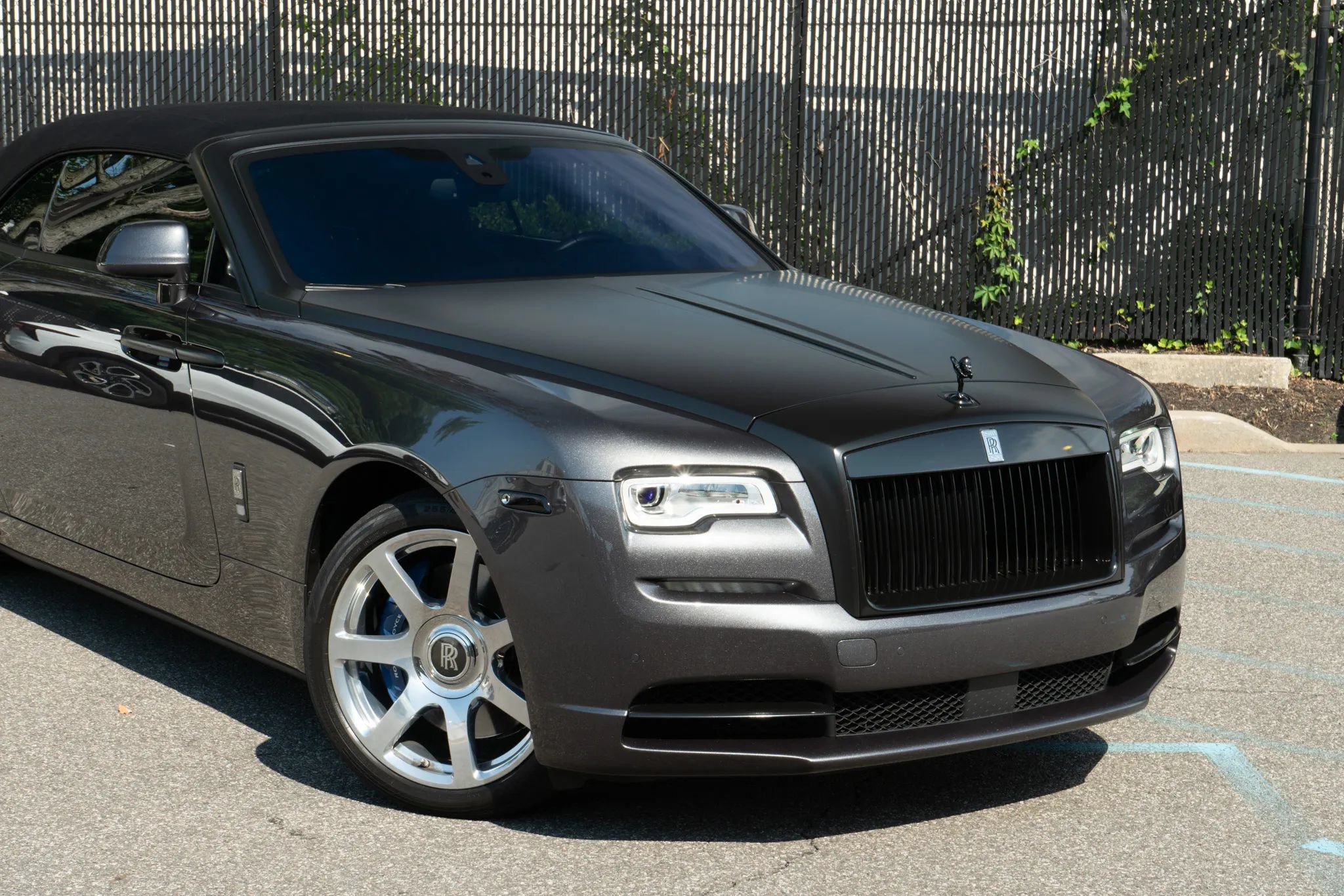 Used 2017 Rolls-Royce Dawn RWD image 30