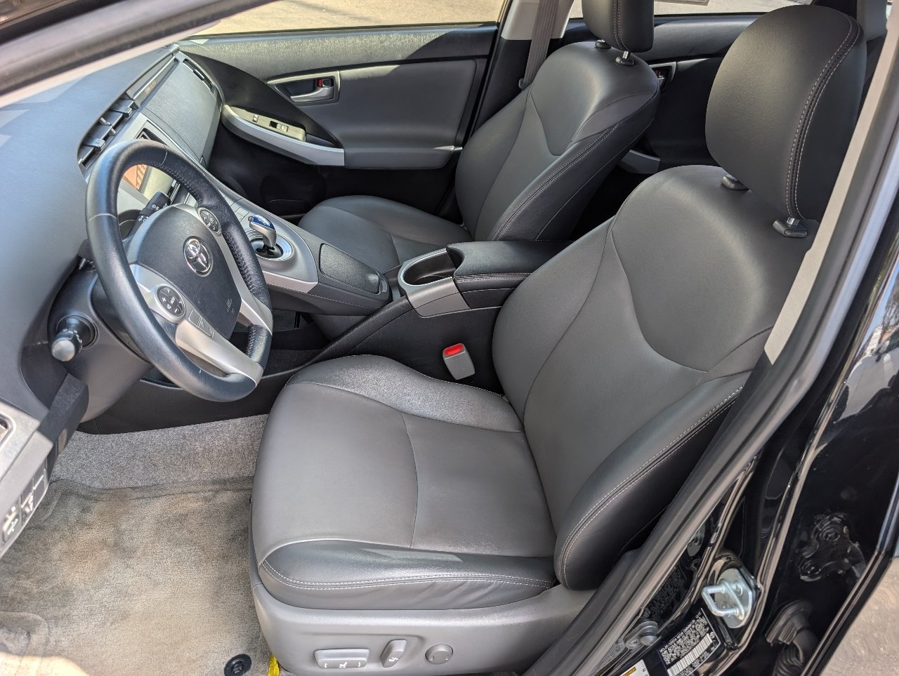 Used 2015 Toyota Prius Four FWD image 2