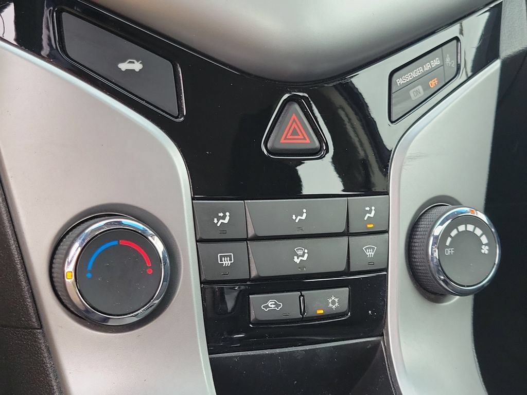 Used 2016 Chevrolet Cruze LT w/ Sun And Sound Package FWD image 28