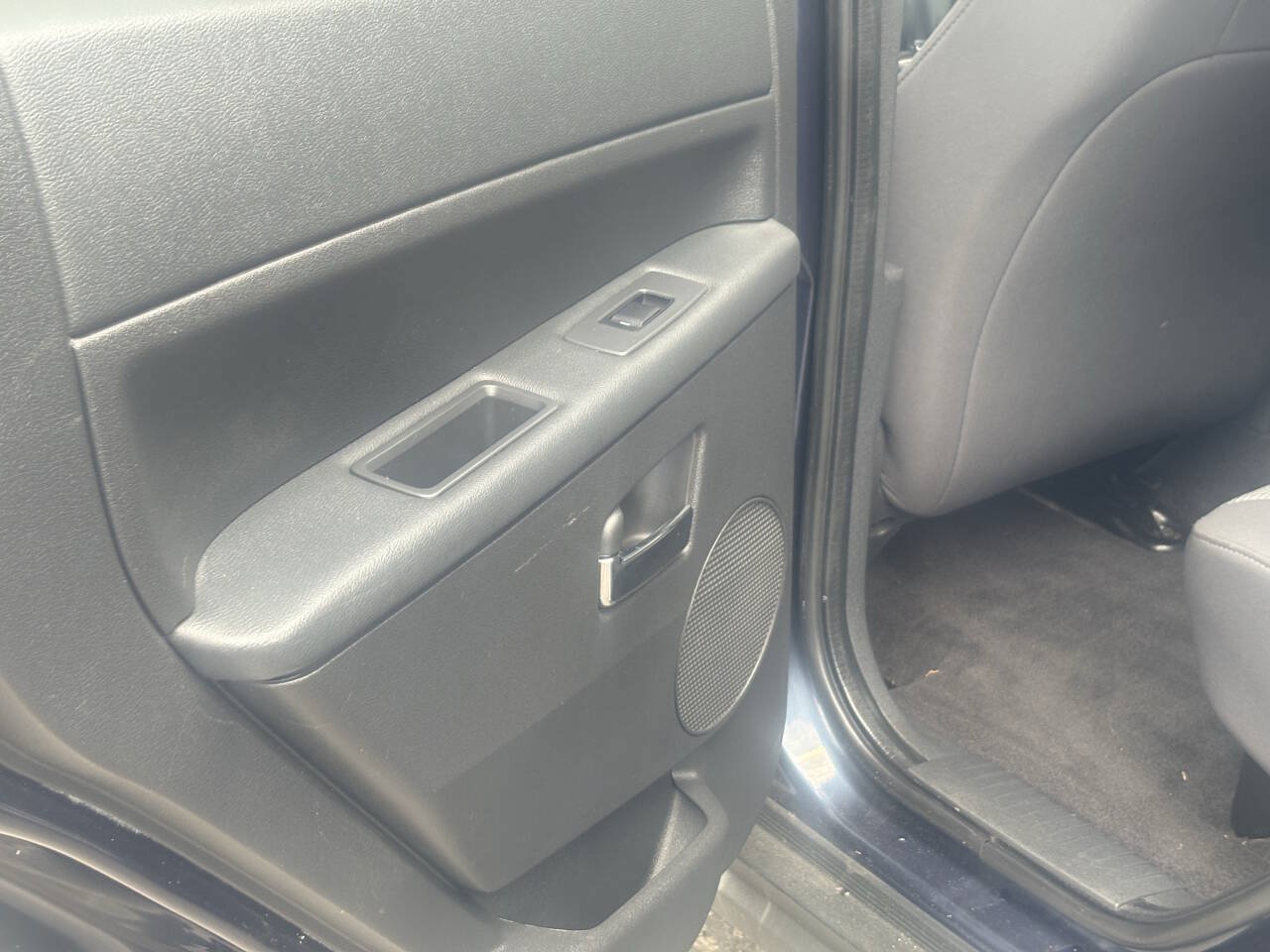 Used 2010 Jeep Grand Cherokee Laredo AWD/4WD image 14