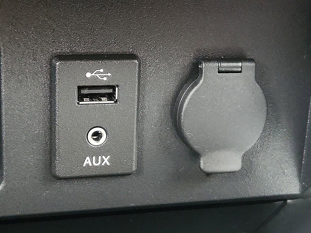 Certified 2018 Nissan Titan SV w/ SV Convenience Package image 27