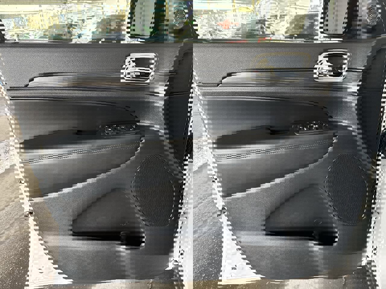 Used 2022 Jeep Grand Cherokee Laredo X image 21