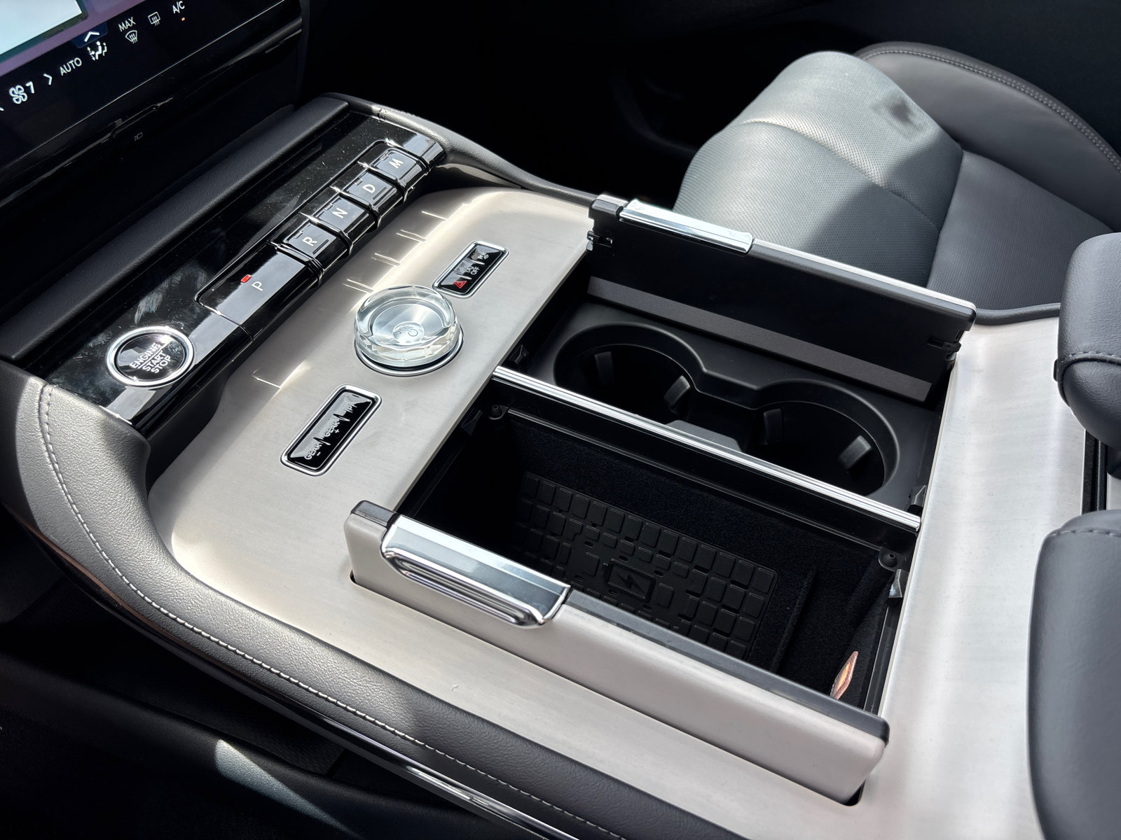 New 2026 Lincoln Navigator Reserve w/ Jet Appearance Package AWD/4WD image 23