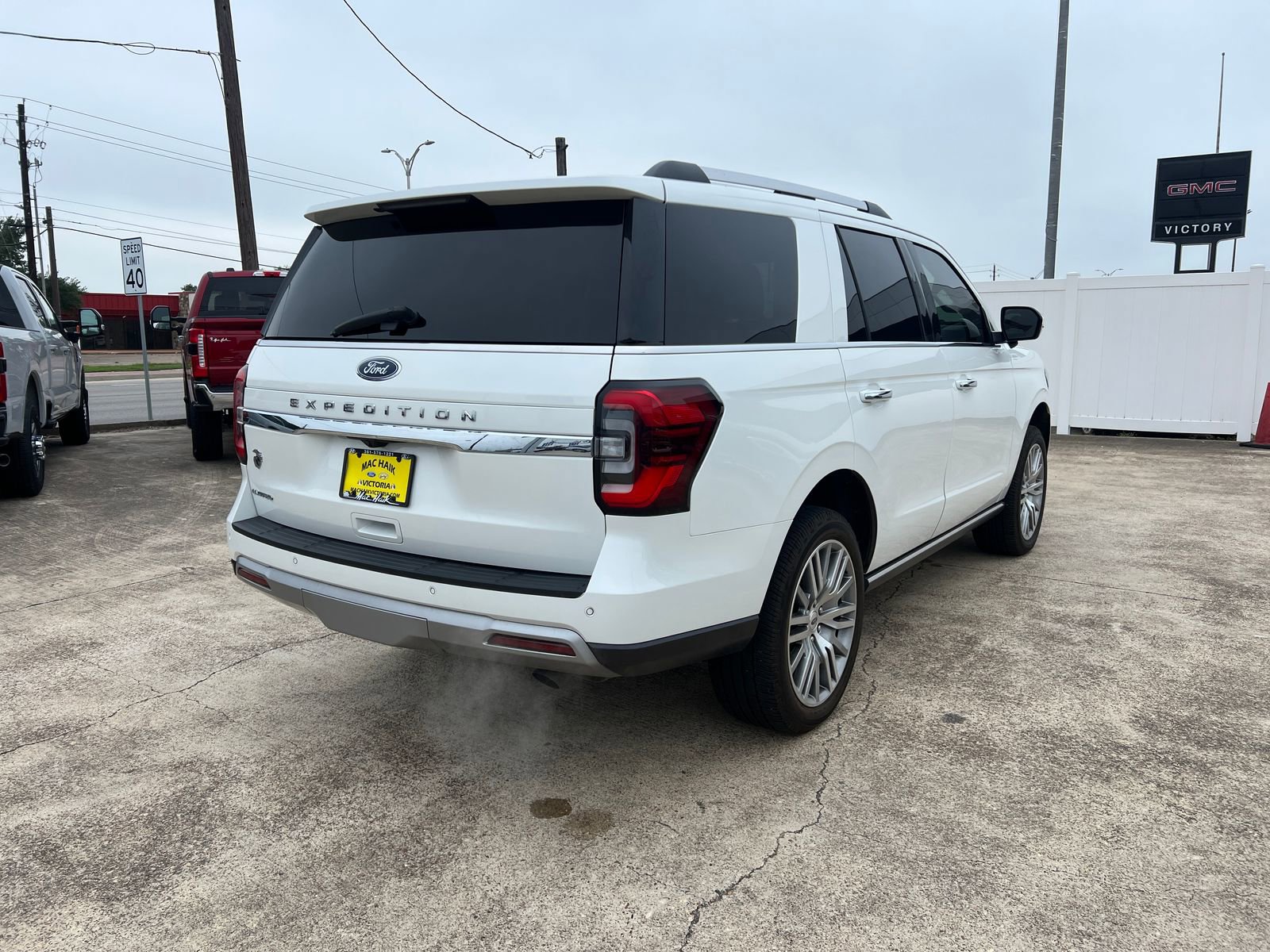 Used 2023 Ford Expedition Limited AWD/4WD image 3