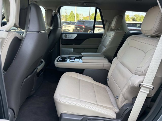 Used 2023 Lincoln Navigator Reserve RWD image 16