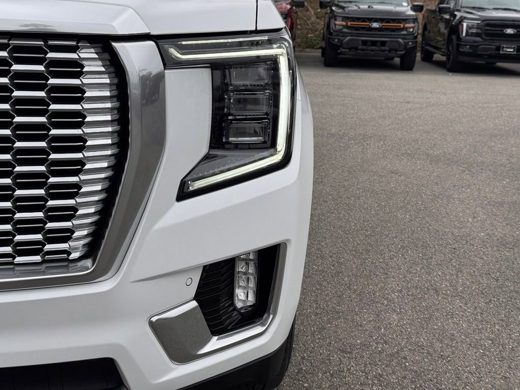Used 2023 GMC Yukon XL Denali w/ Advanced Technology Package AWD/4WD image 8