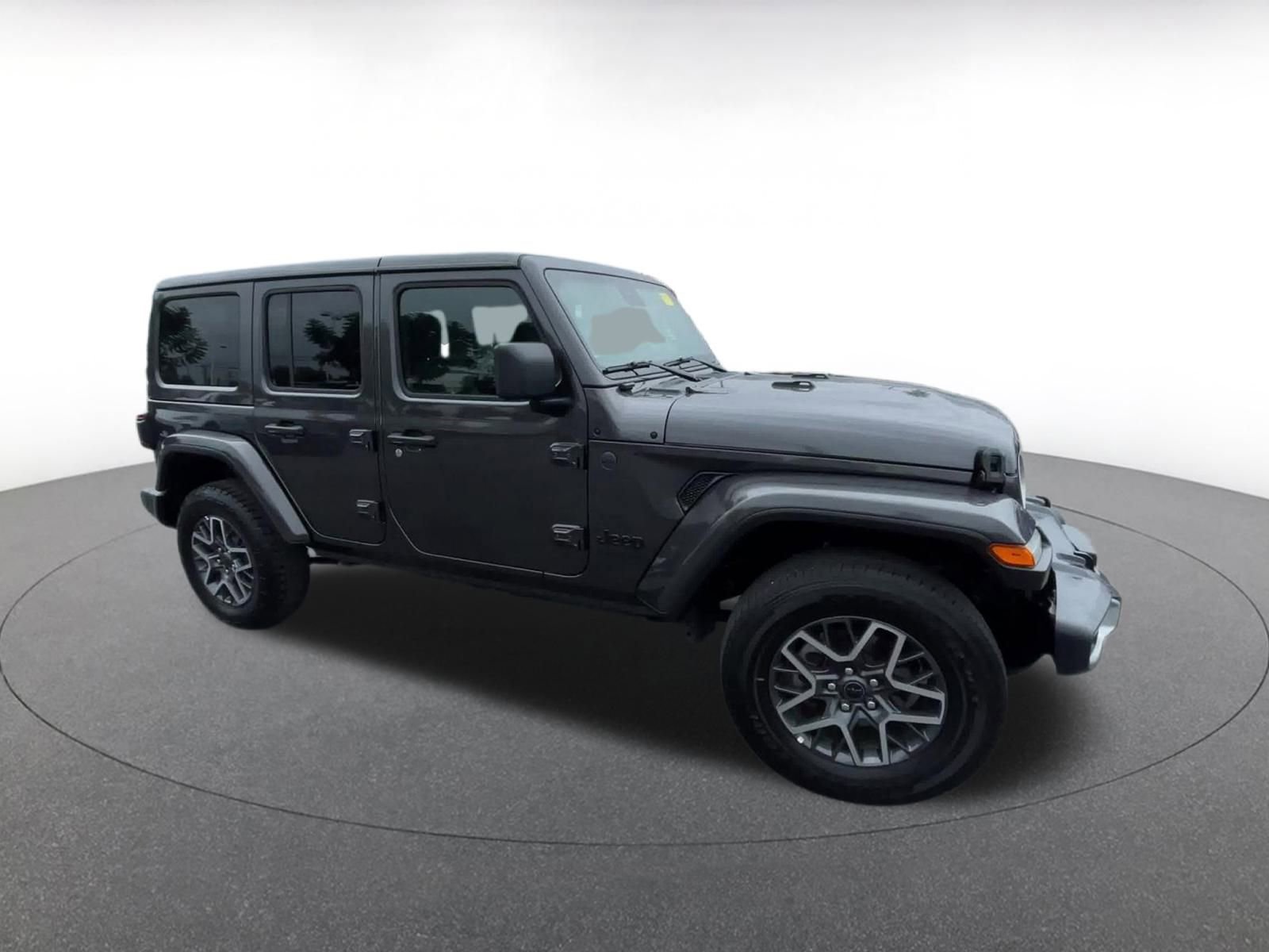 Used 2025 Jeep Wrangler Sahara image 2