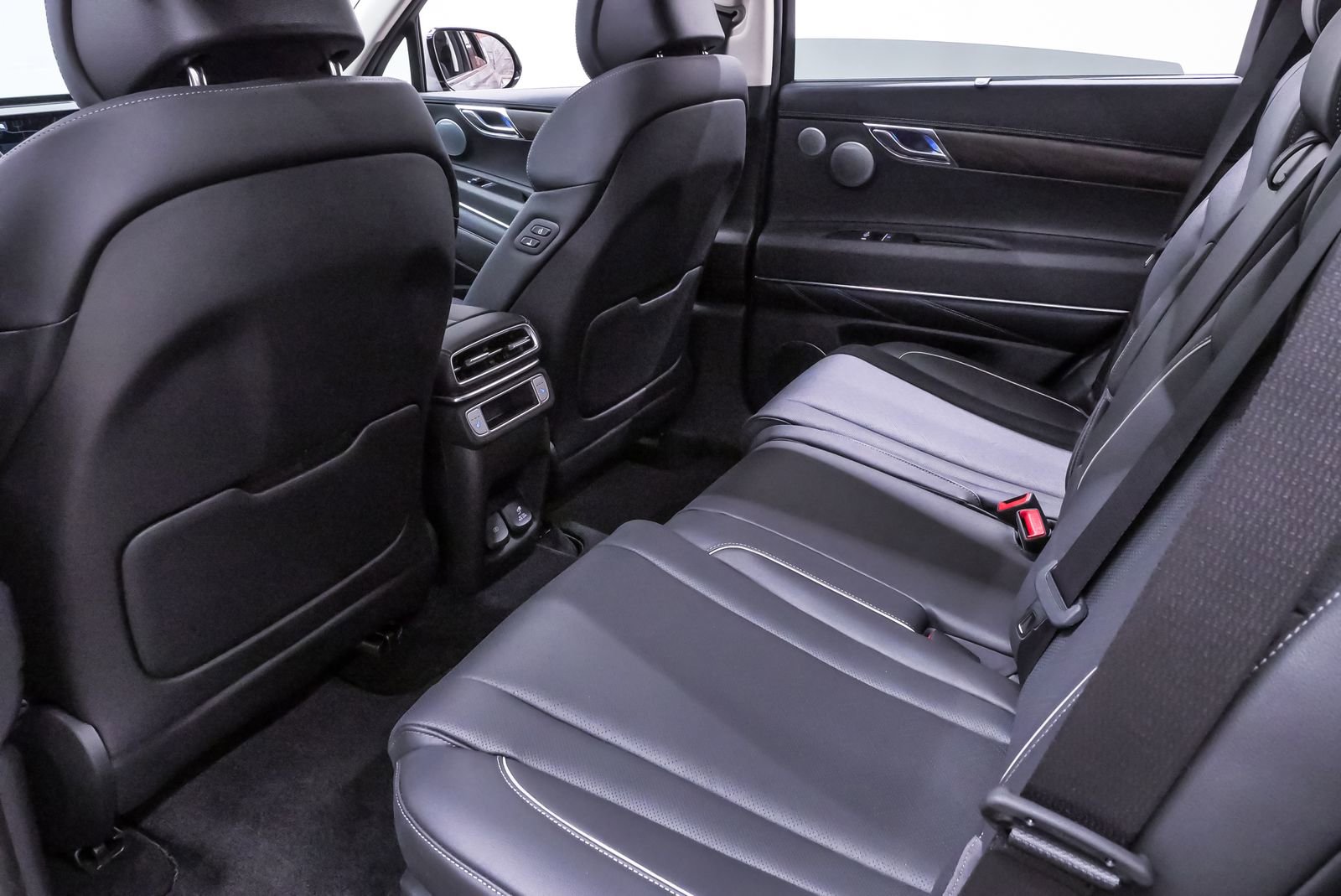 Certified 2025 Genesis GV80 3.5T Advanced image 10