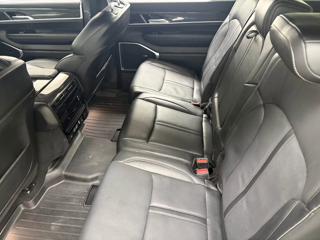 Used 2022 Jeep Wagoneer Series III image 32