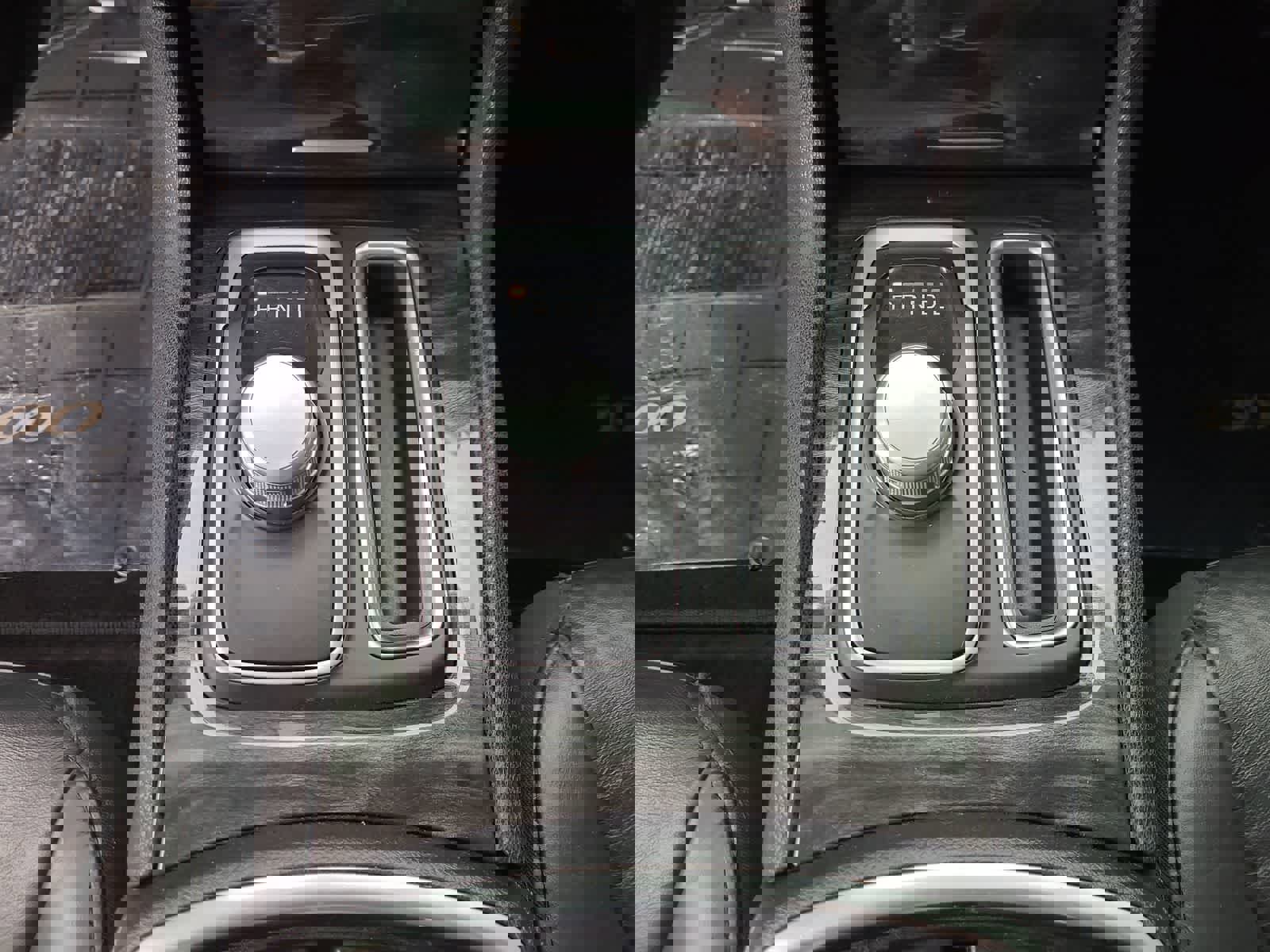 Used 2016 Chrysler 300 Limited image 25