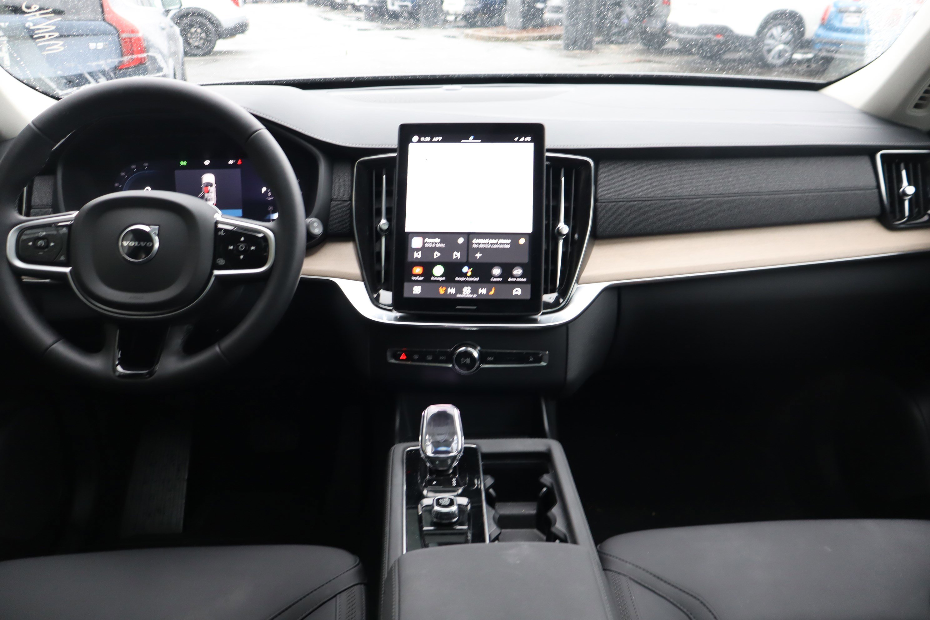 Used 2025 Volvo XC90 B6 Plus image 14