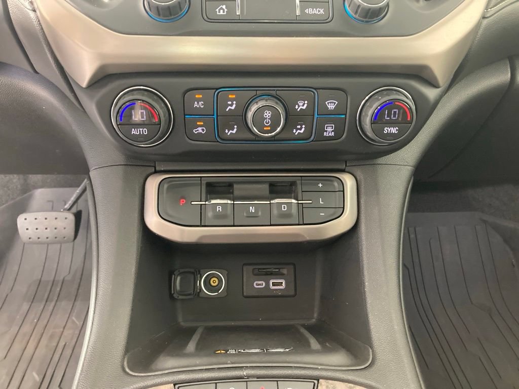 Used 2021 GMC Acadia Denali w/ Denali Ultimate Package AWD/4WD image 12