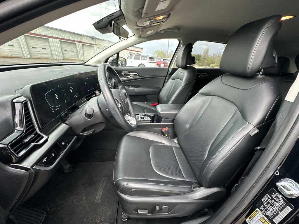 Used 2025 Kia Sportage EX FWD image 11