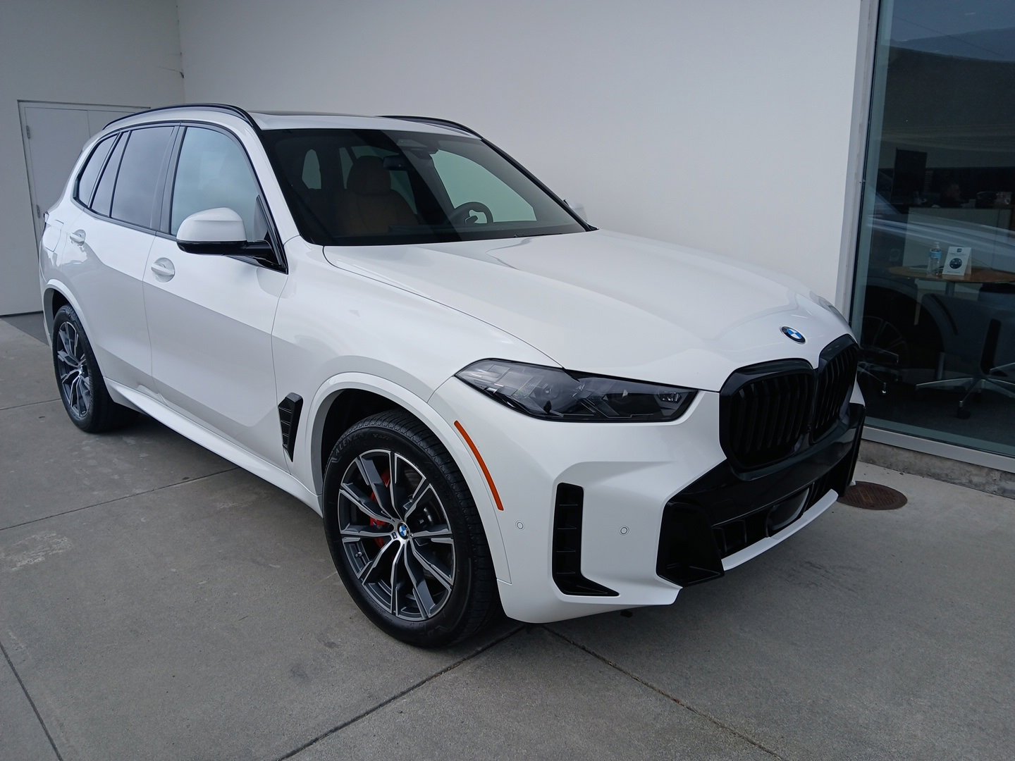 Used 2026 BMW X5 xDrive40i w/ M Sport Package image 1