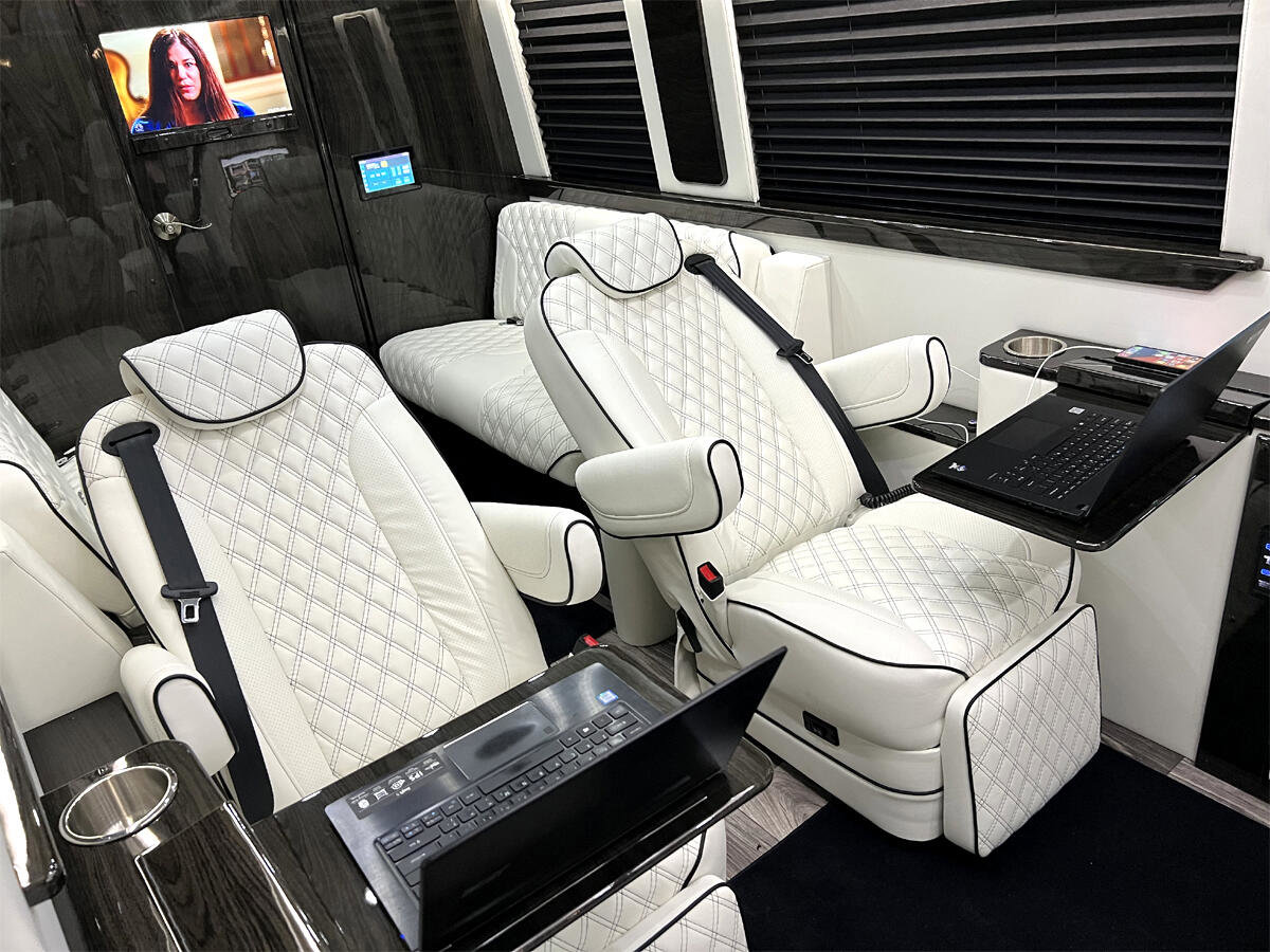 Used 2024 Mercedes-Benz Sprinter 3500 image 20