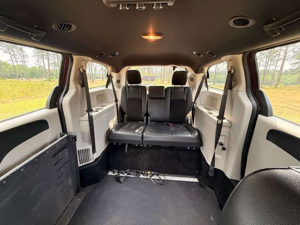 Used 2019 Dodge Grand Caravan SXT FWD image 24