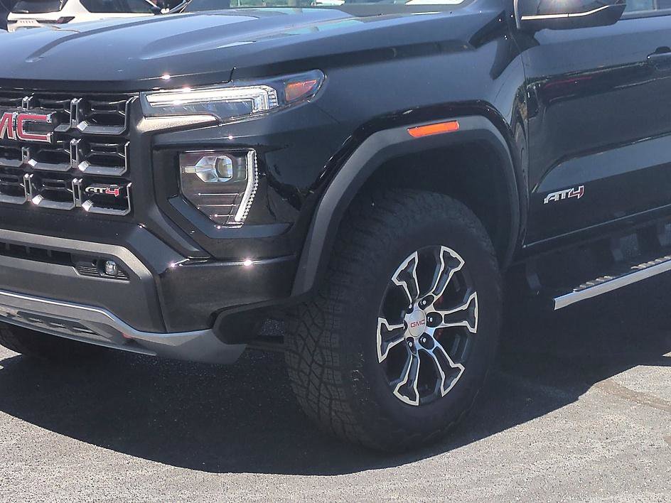 Used 2023 GMC Canyon AT4 w/ AT4 Premium Package AWD/4WD image 9