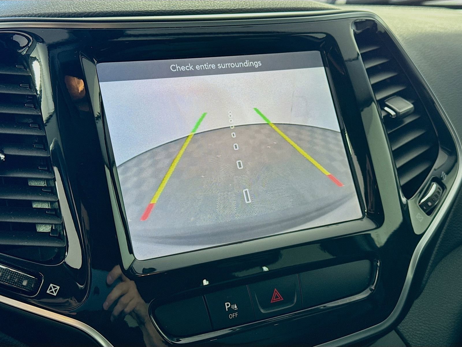 Used 2019 Jeep Cherokee Limited AWD/4WD image 9