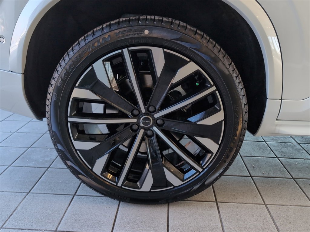 New 2025 Volvo XC90 T8 Plus w/ Protection Package Premier image 16