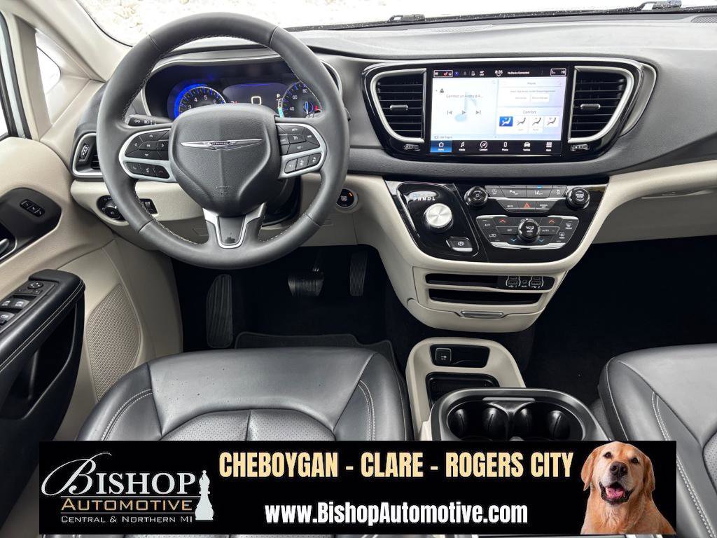 Used 2023 Chrysler Pacifica Touring-L image 27
