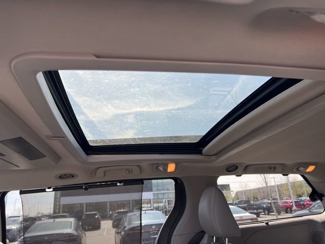 Used 2015 Toyota Sienna Limited Premium image 29