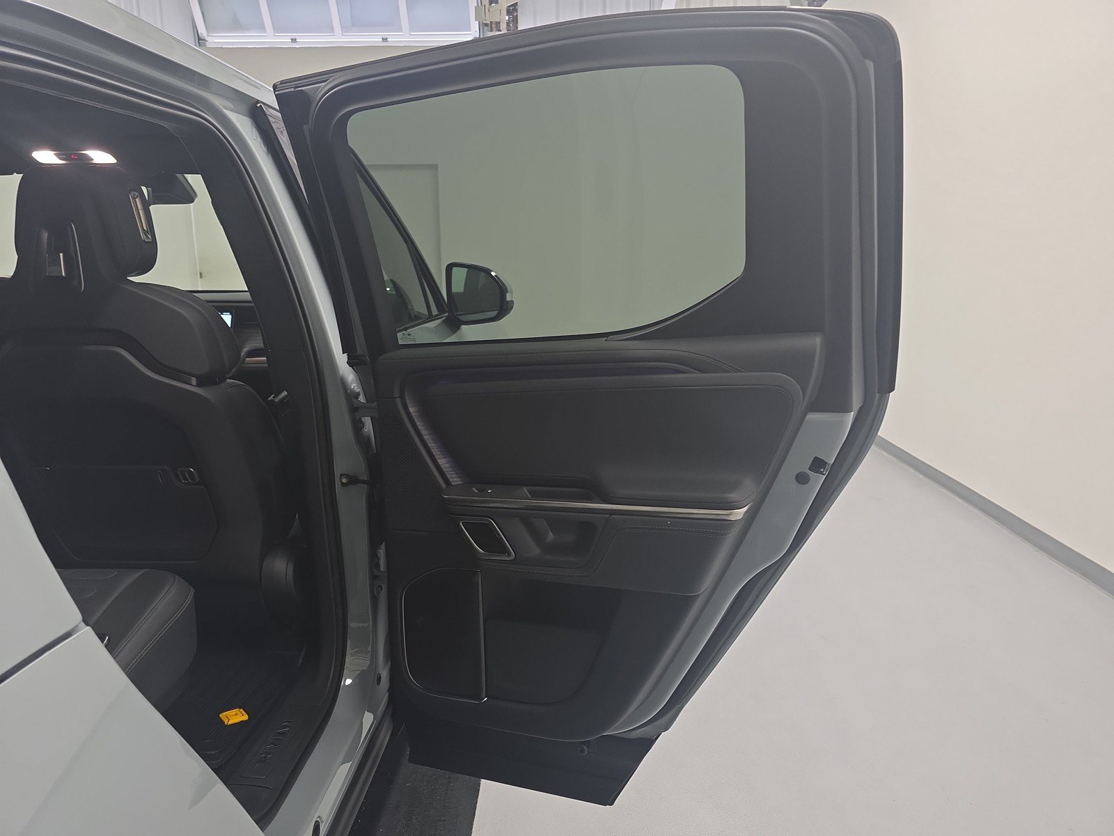 Used 2024 Rivian R1T Adventure AWD/4WD image 19