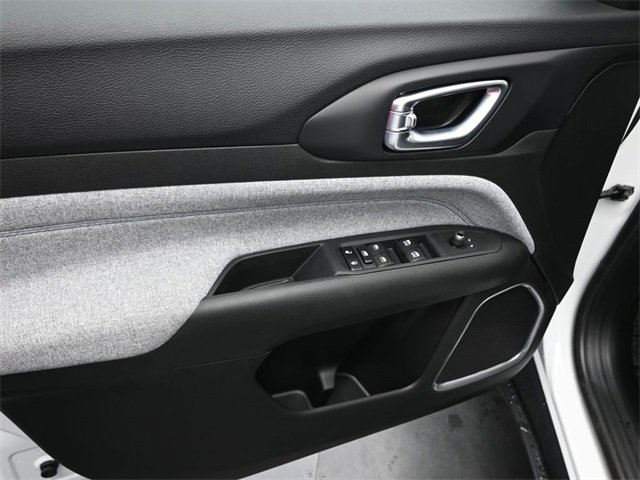 Used 2025 Jeep Compass Sport image 22