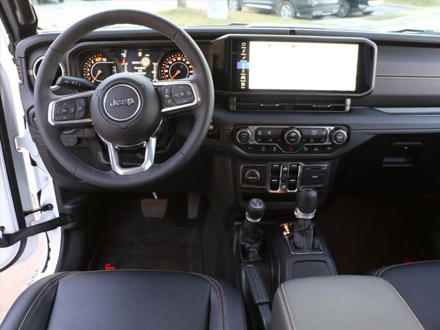 Used 2025 Jeep Wrangler Sahara image 17