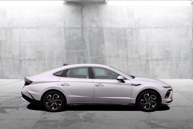 Used 2025 Hyundai Sonata SEL FWD image 5