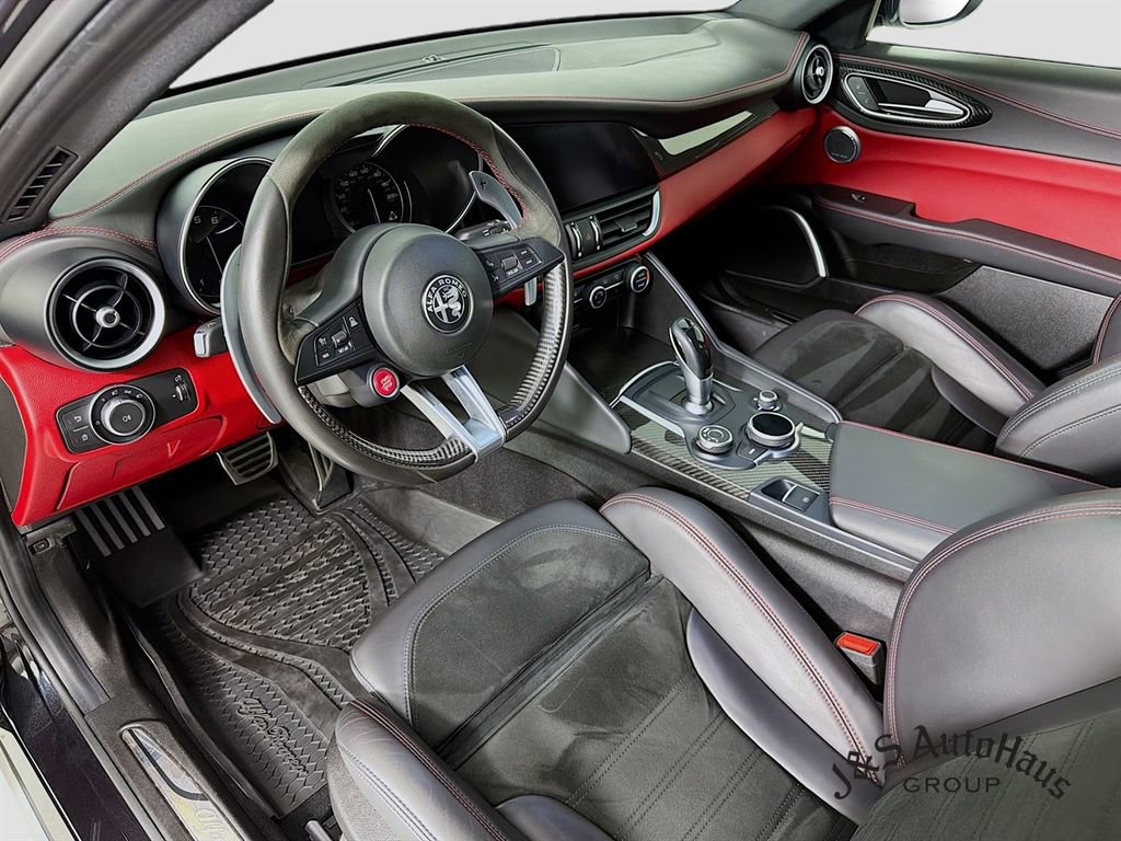 Used 2019 Alfa Romeo Giulia Quadrifoglio w/ Driver Assist Dynamic Package RWD image 9