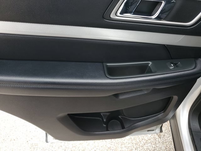 Used 2017 Ford Explorer XLT w/ Equipment Group 201A AWD/4WD image 16