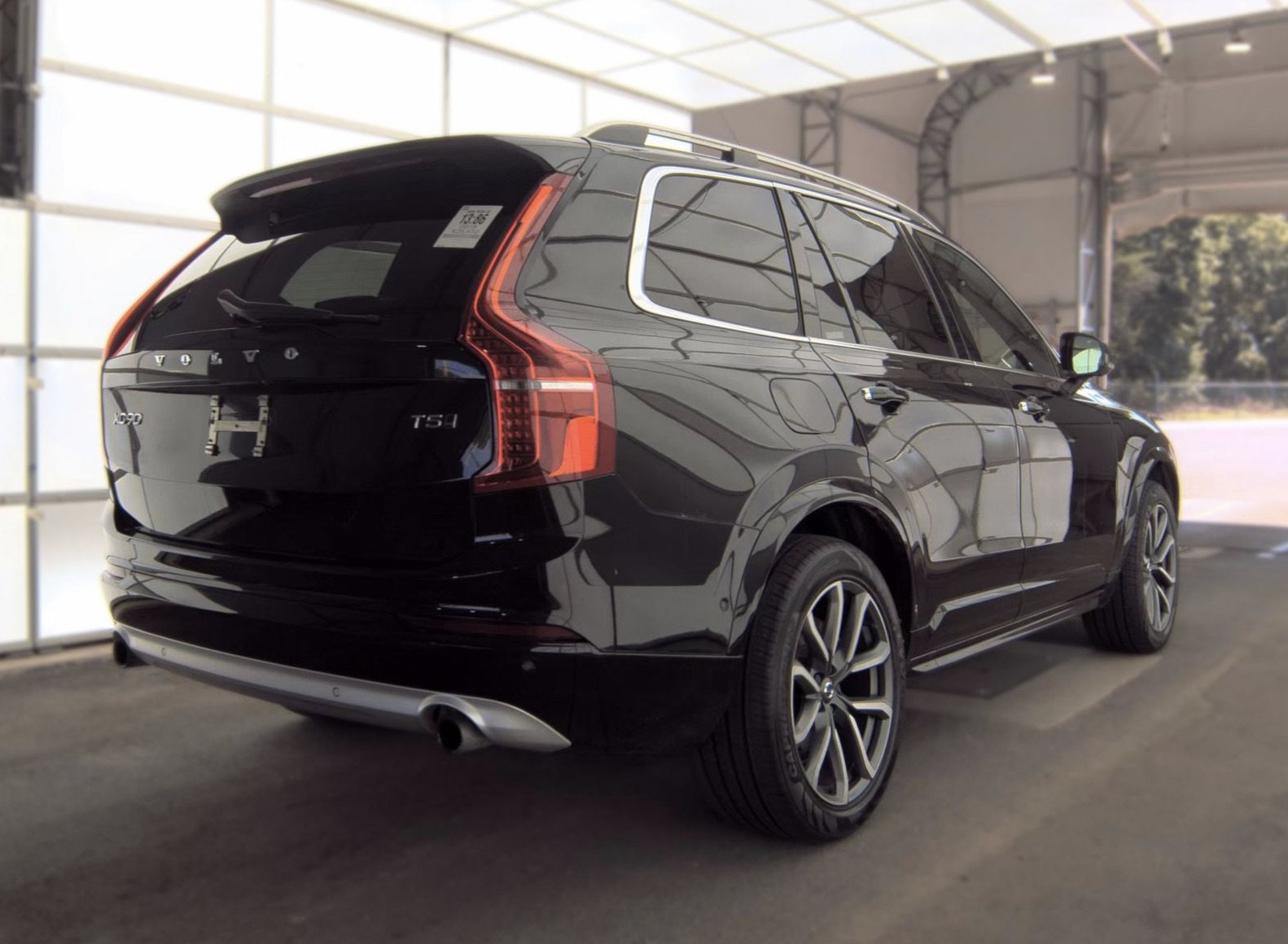 Used 2018 Volvo XC90 T5 Momentum w/ Convenience Package AWD/4WD image 5