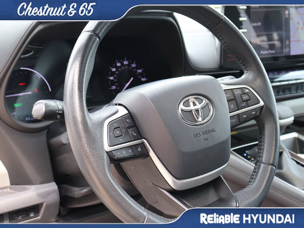 Used 2022 Toyota Sienna XLE w/ XLE Plus Package FWD image 25
