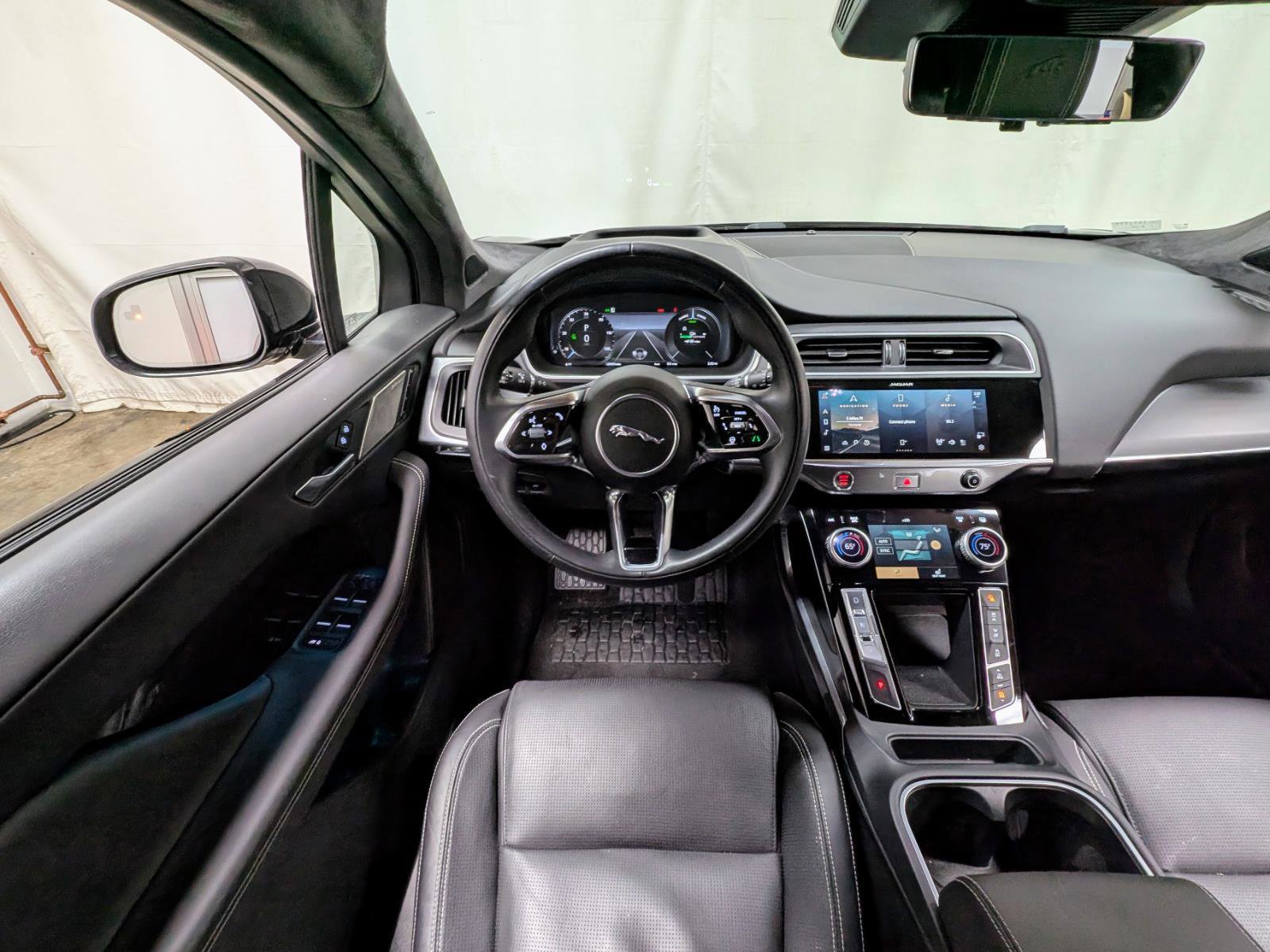 Used 2024 Jaguar I-PACE R-Dynamic HSE image 2