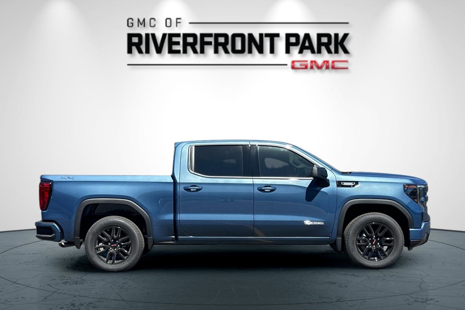 New 2025 GMC Sierra 1500 Elevation image 2