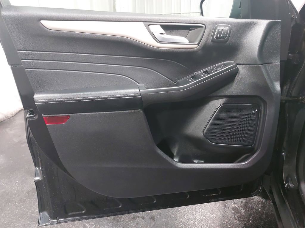 Used 2022 Ford Escape SEL w/ Technology Package image 28