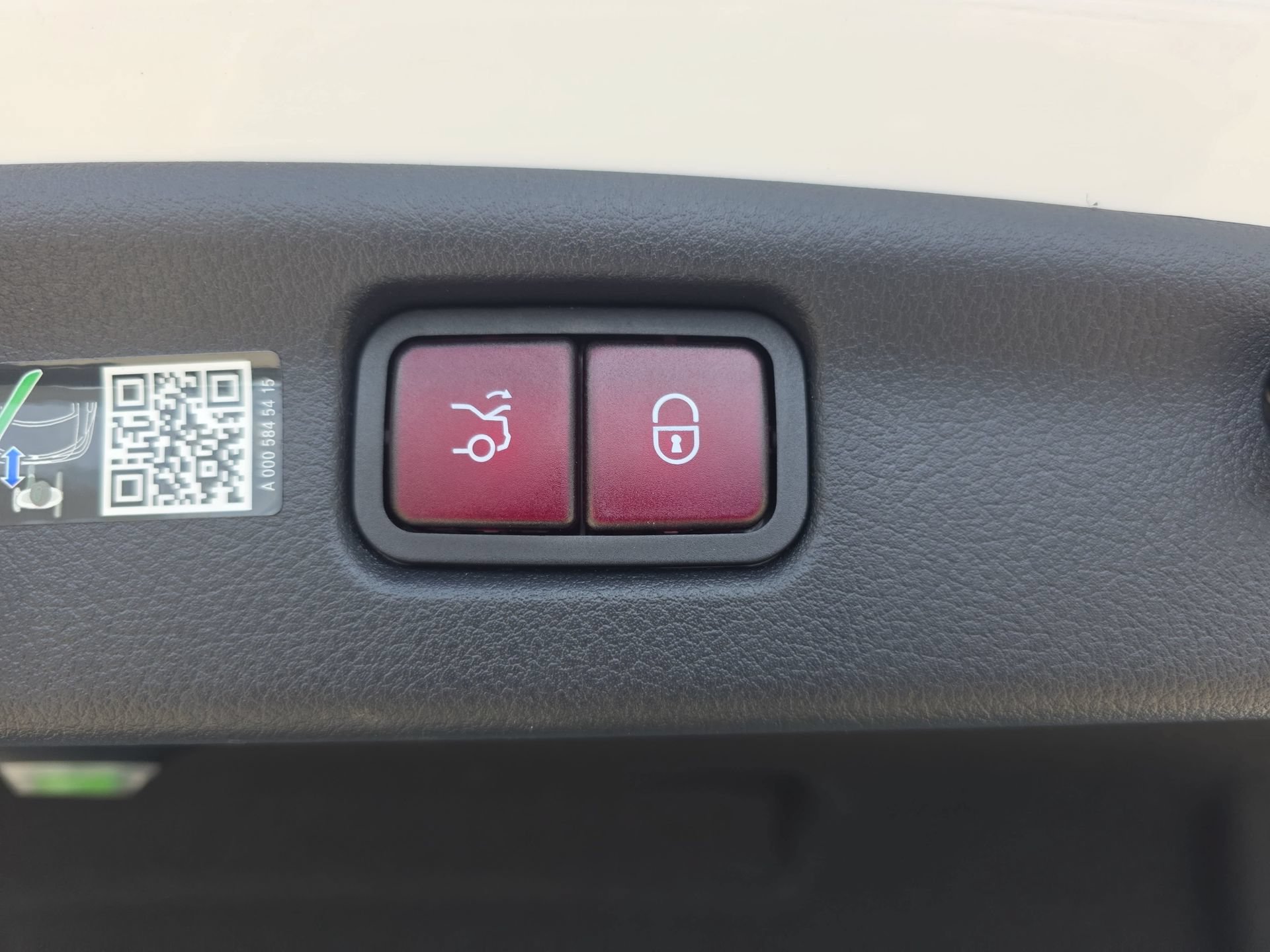Used 2025 Mercedes-Benz C 300 4MATIC Sedan image 13