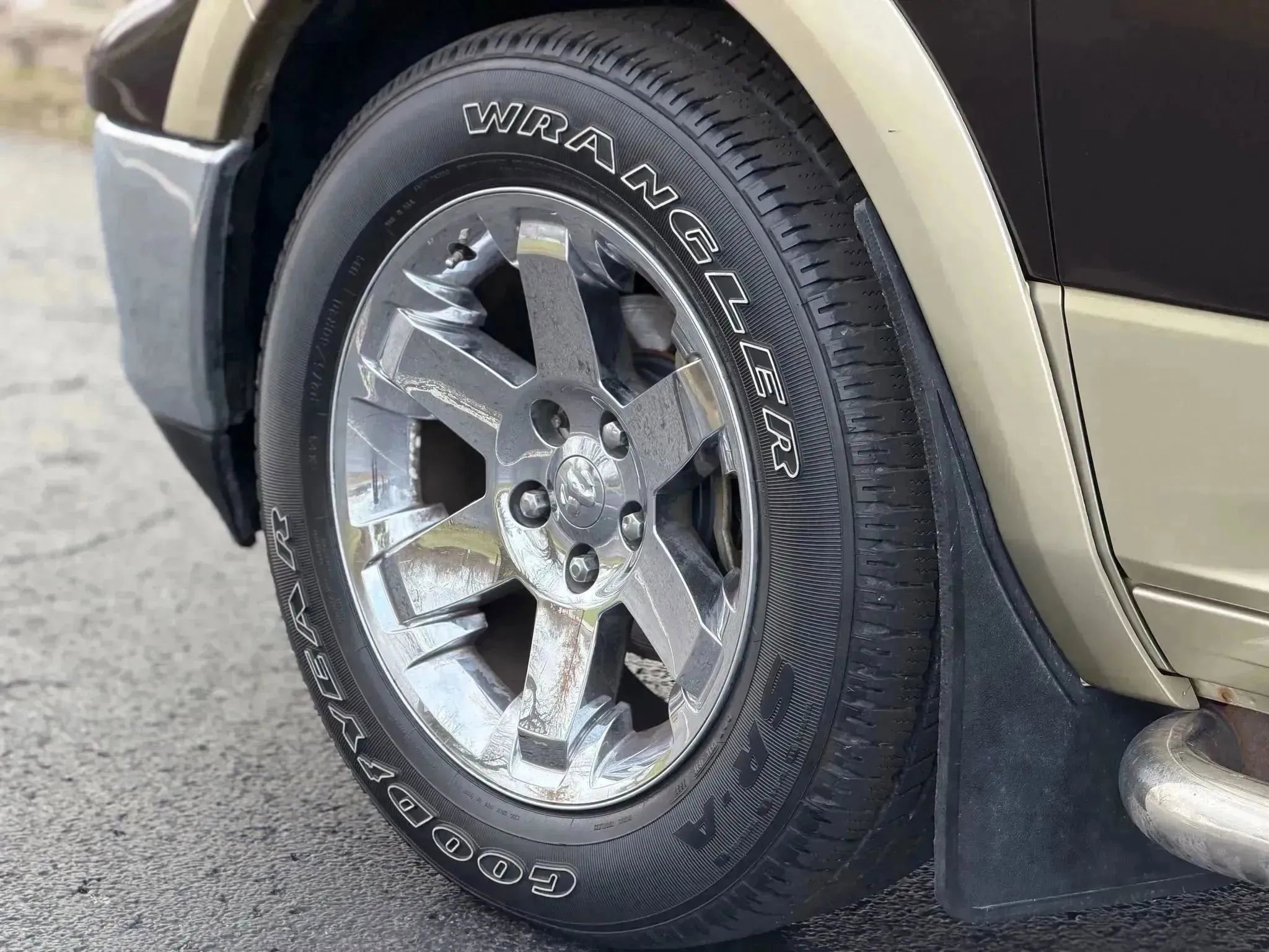 Used 2011 RAM 1500 Laramie AWD/4WD image 25