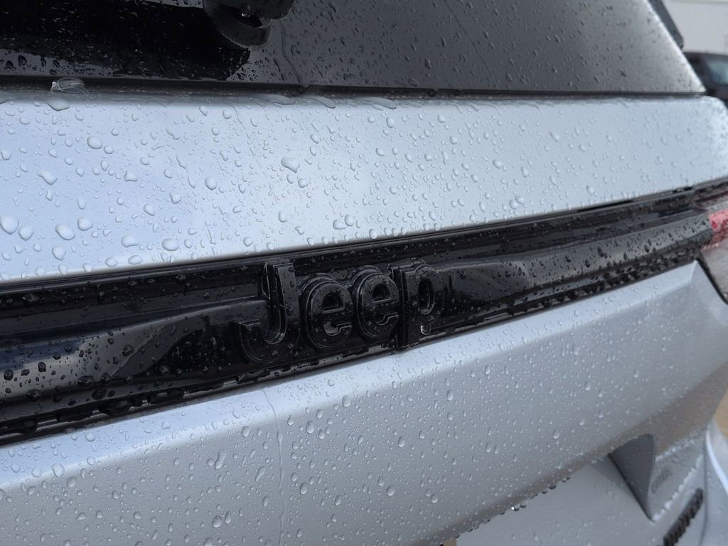 New 2025 Jeep Grand Cherokee Limited w/ Luxury Tech Group II image 10