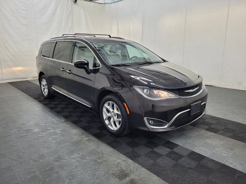 Used 2017 Chrysler Pacifica Touring-L Plus w/ Tire & Wheel Group FWD image 13