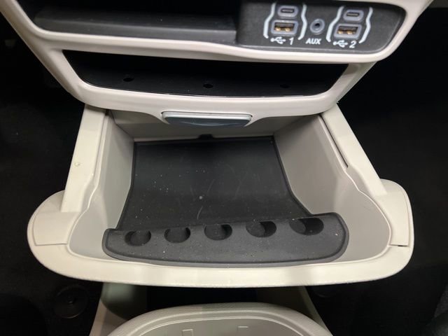 Used 2024 Chrysler Pacifica Limited FWD image 31