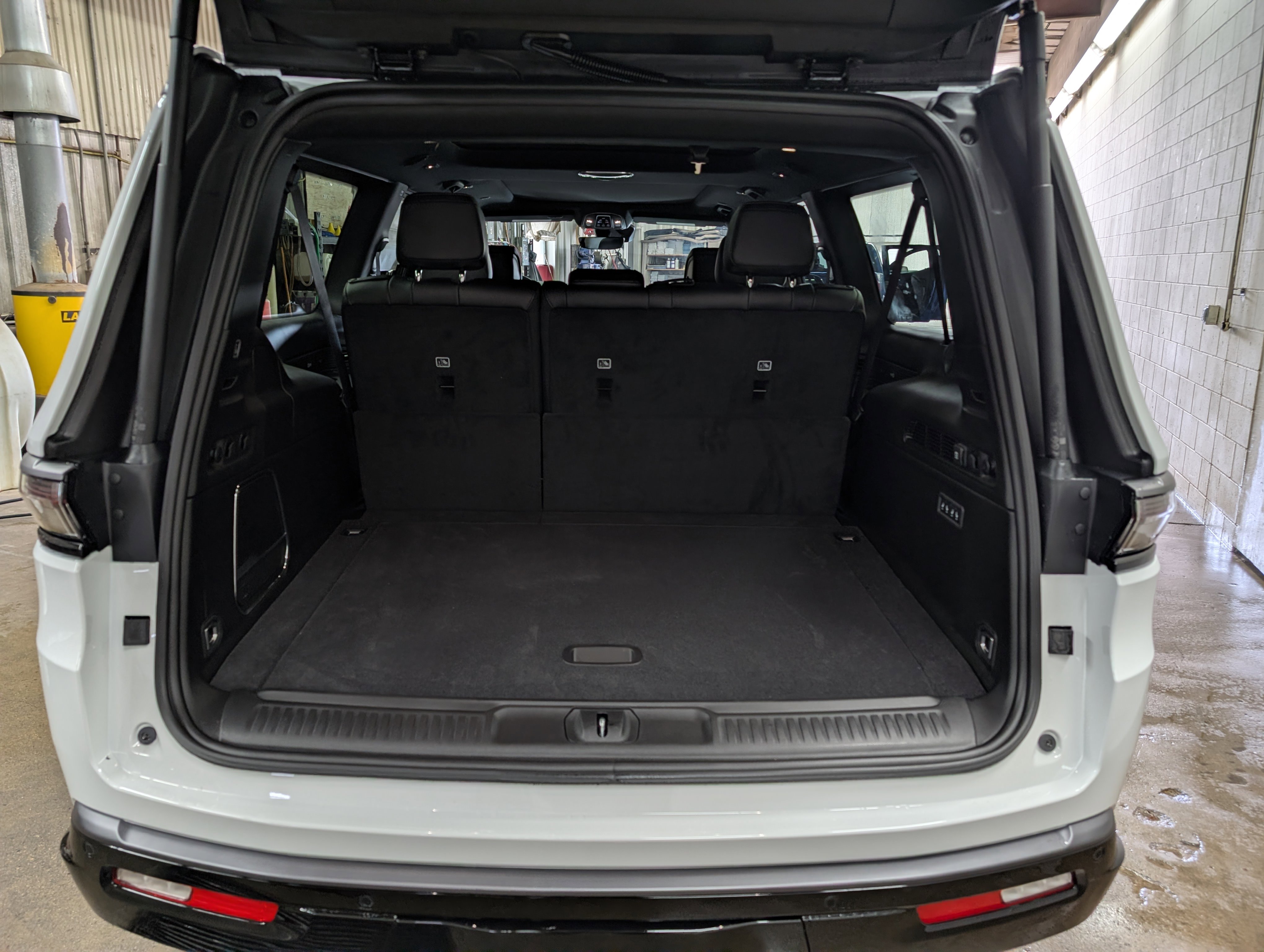 New 2026 Jeep Grand Wagoneer L Limited AWD/4WD image 26