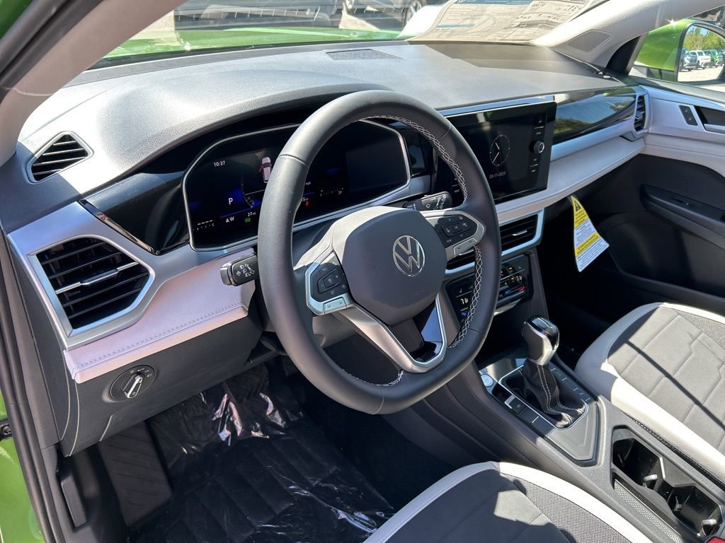 Used 2025 Volkswagen Taos SE image 16