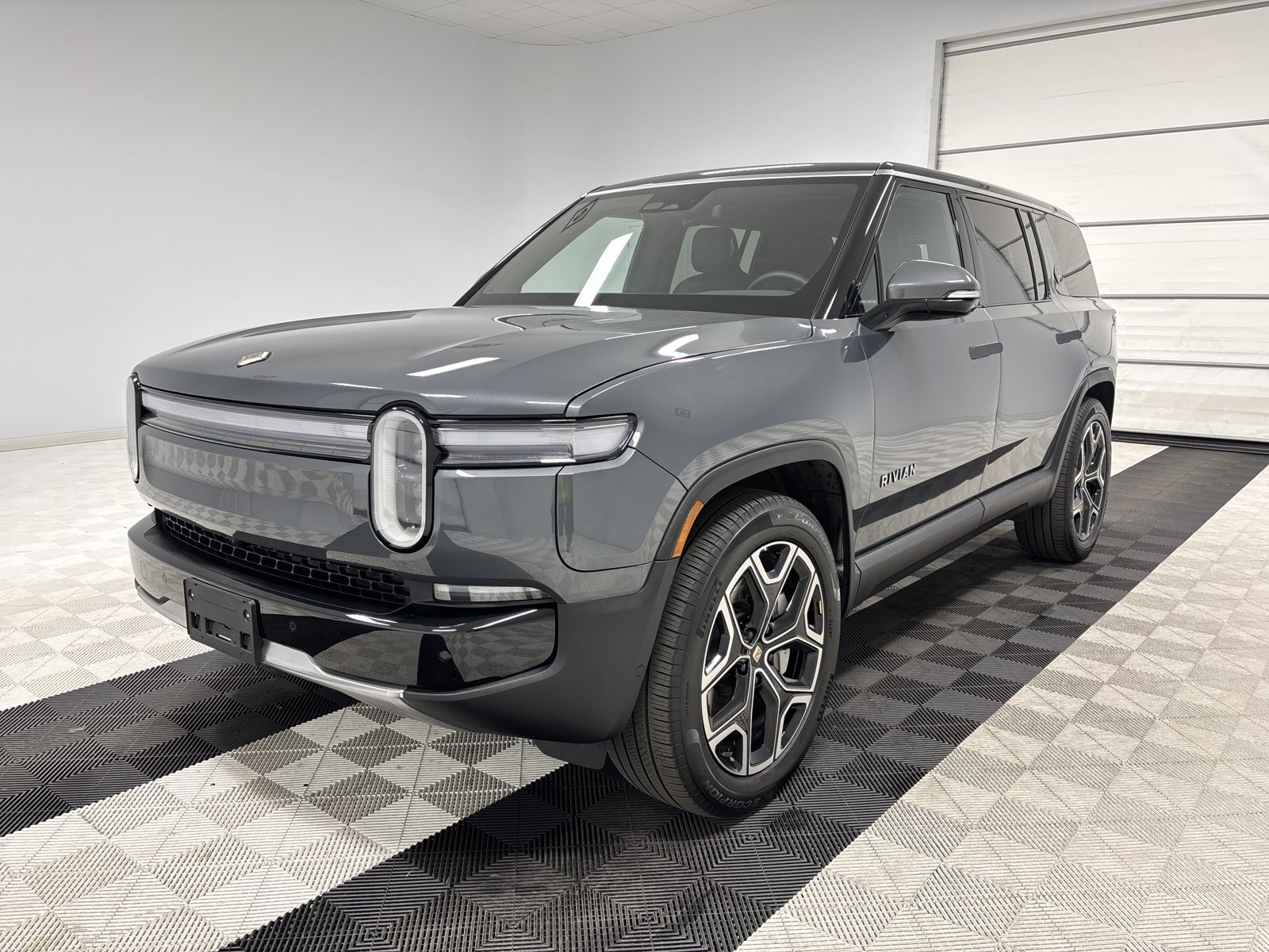 Used 2025 Rivian R1S Adventure