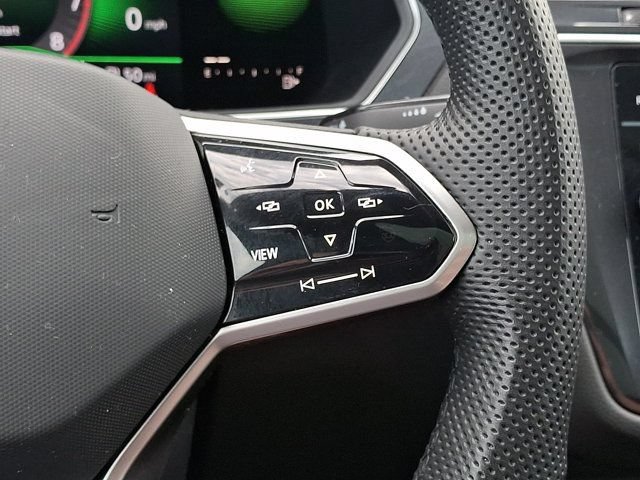Certified 2022 Volkswagen Tiguan SE R-Line AWD/4WD image 27