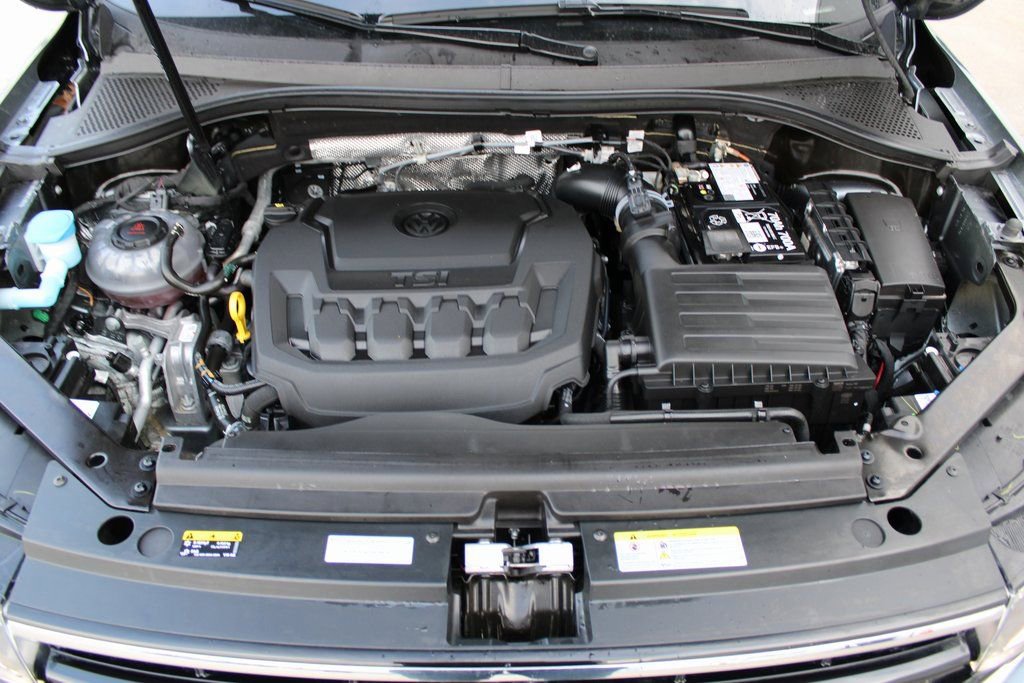 Certified 2024 Volkswagen Tiguan SE R-Line AWD/4WD image 31