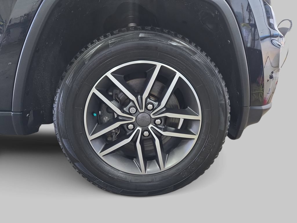Used 2021 Jeep Grand Cherokee Laredo AWD/4WD image 39